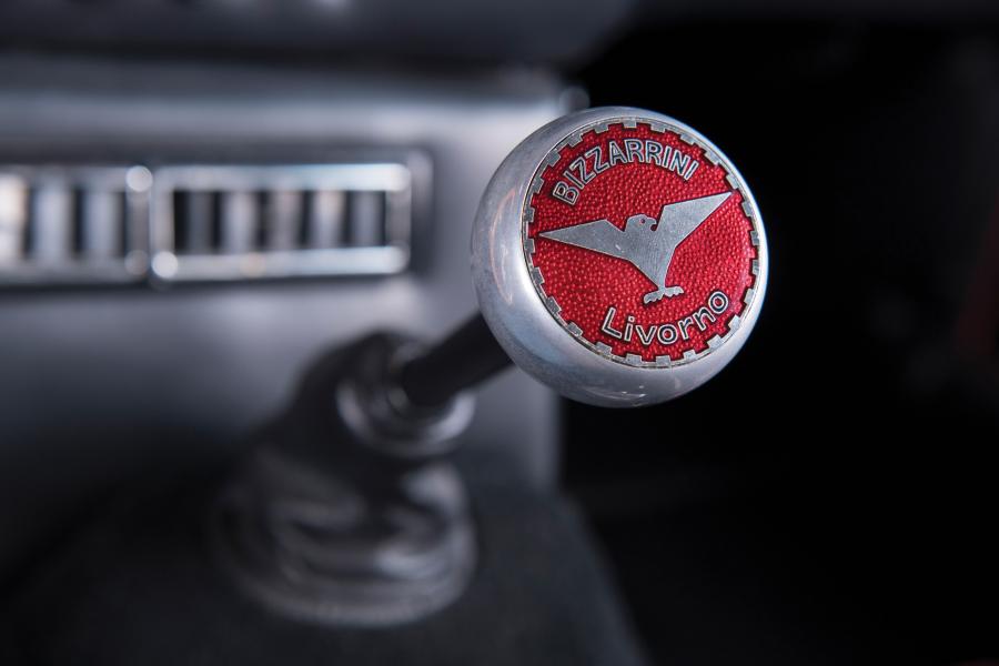 Детали интерьера Bizzarrini 1900 GT Europa 1967 года  (фото 3 из 14)